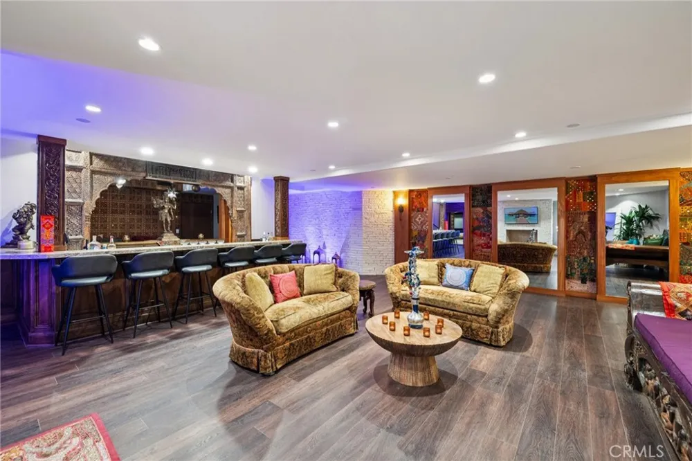 215 S Poinsettia Manhattan Beach, CA 90266