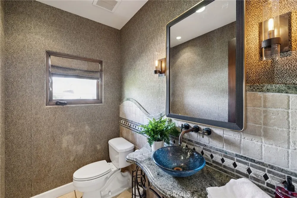 215 S Poinsettia Manhattan Beach, CA 90266
