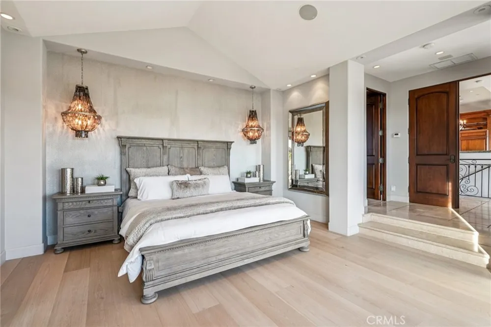 215 S Poinsettia Manhattan Beach, CA 90266