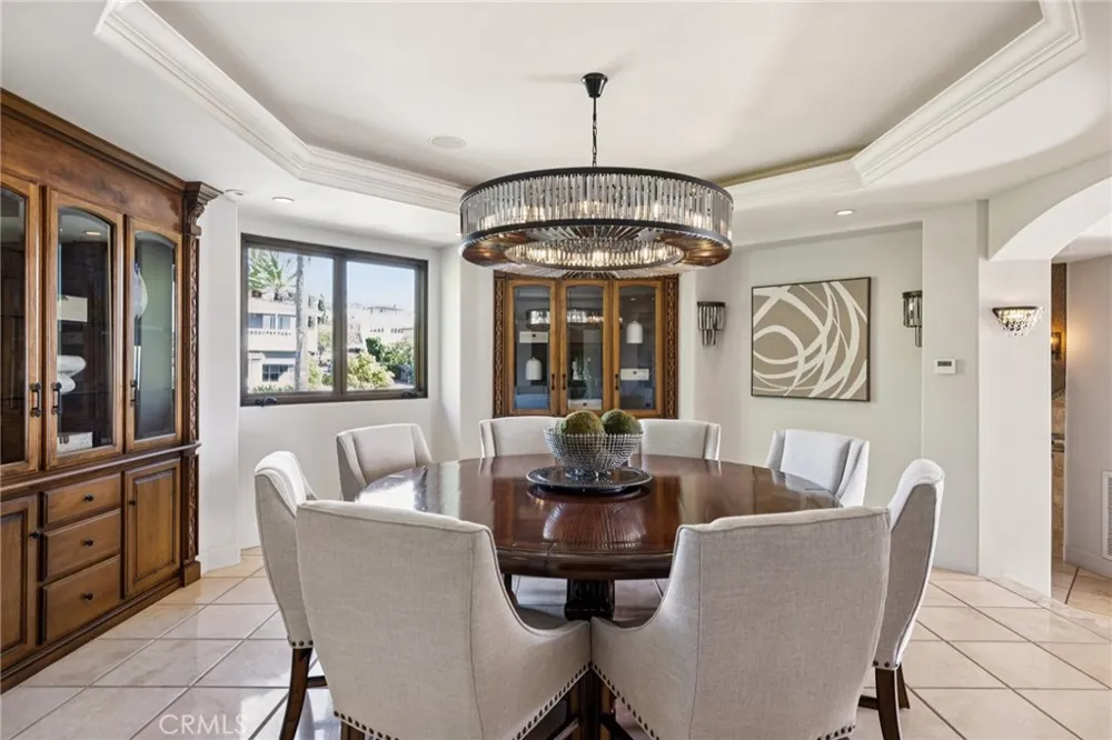 215 S Poinsettia Manhattan Beach, CA 90266