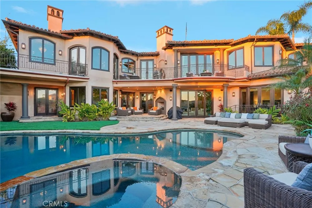 215 S Poinsettia Manhattan Beach, CA 90266