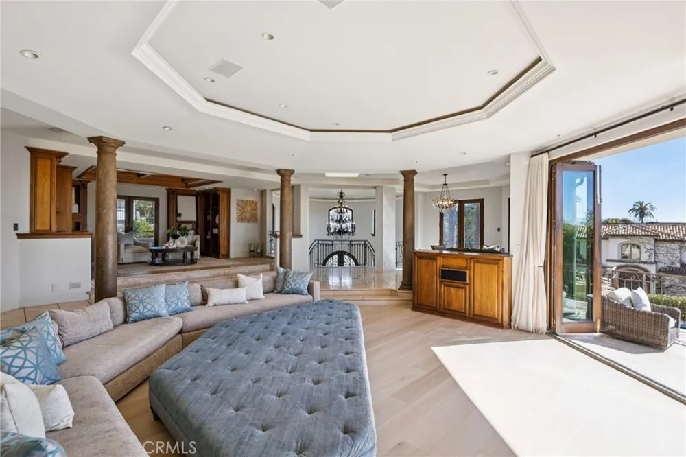 215 S Poinsettia Manhattan Beach, CA 90266