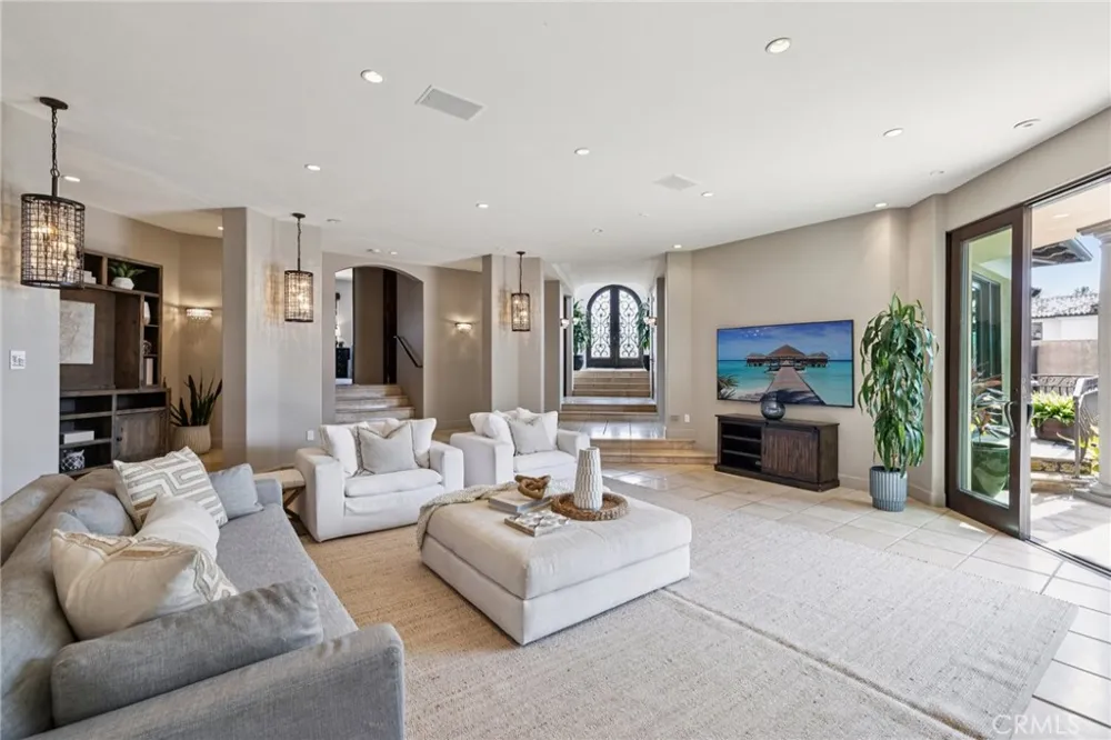 215 S Poinsettia Manhattan Beach, CA 90266
