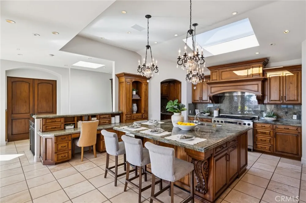 215 S Poinsettia Manhattan Beach, CA 90266