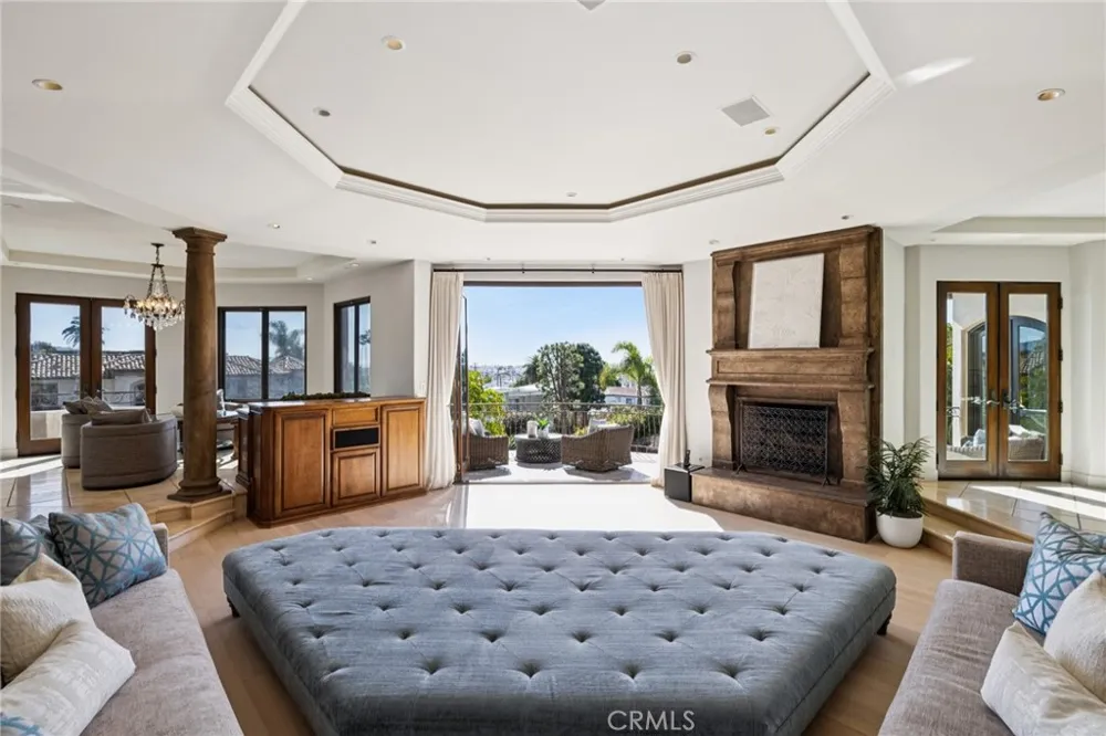 215 S Poinsettia Manhattan Beach, CA 90266