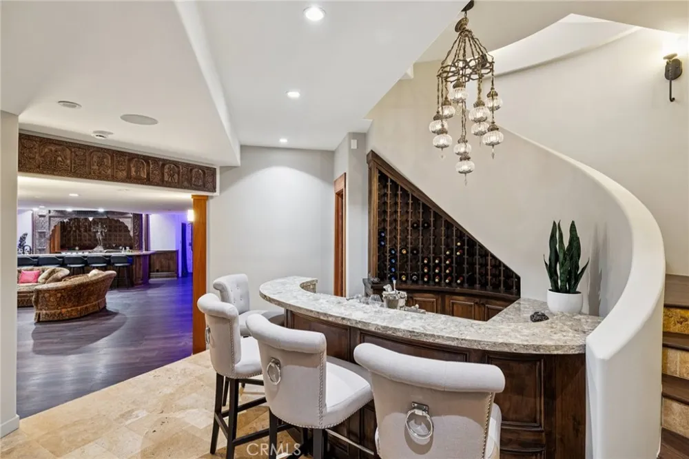 215 S Poinsettia Manhattan Beach, CA 90266