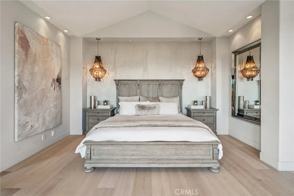 215 S Poinsettia Manhattan Beach, CA 90266