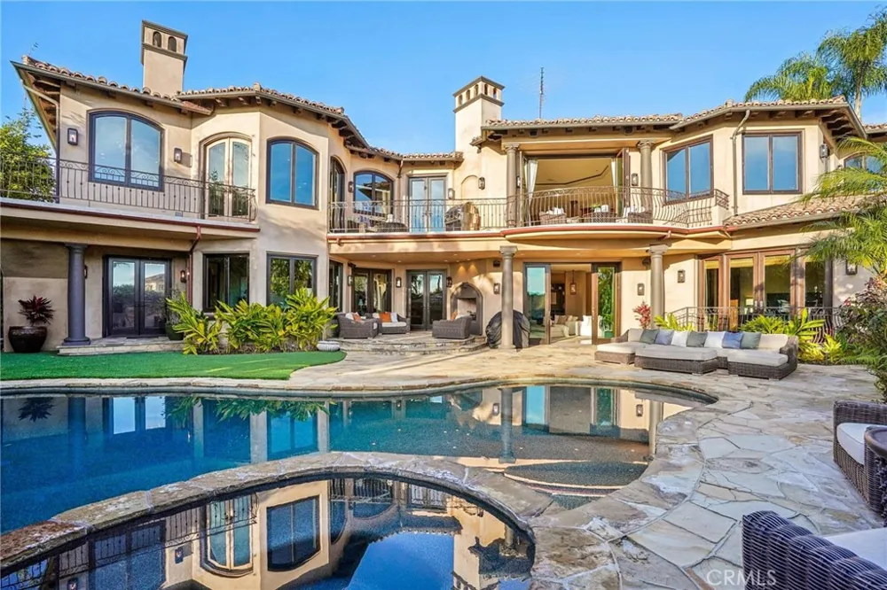215 S Poinsettia Manhattan Beach, CA 90266