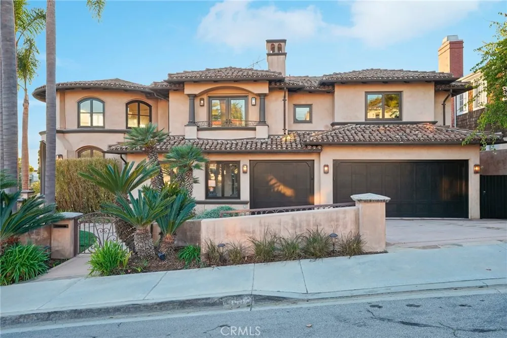 215 S Poinsettia Manhattan Beach, CA 90266