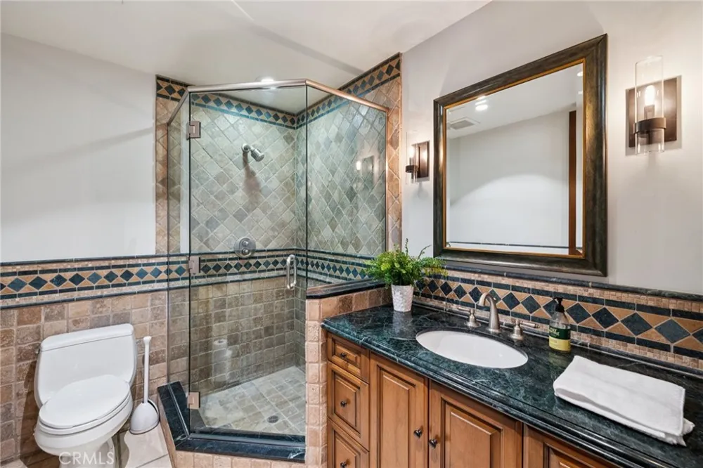 215 S Poinsettia Manhattan Beach, CA 90266