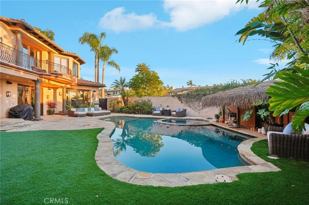 215 S Poinsettia Manhattan Beach, CA 90266