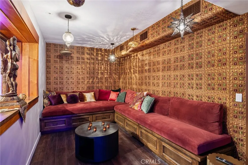 215 S Poinsettia Manhattan Beach, CA 90266