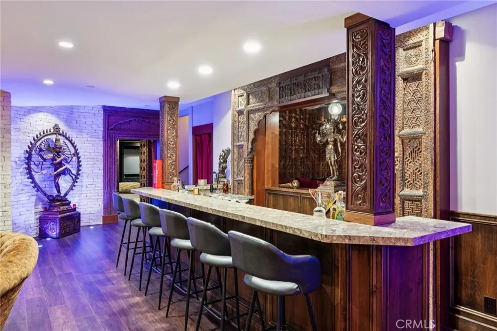 215 S Poinsettia Manhattan Beach, CA 90266
