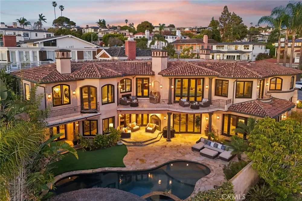 215 S Poinsettia Manhattan Beach, CA 90266
