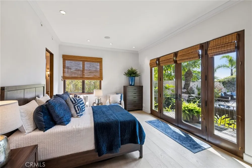 215 S Poinsettia Manhattan Beach, CA 90266