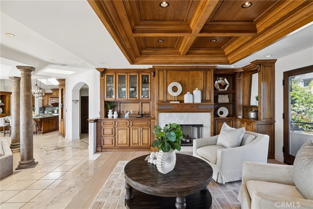 215 S Poinsettia Manhattan Beach, CA 90266