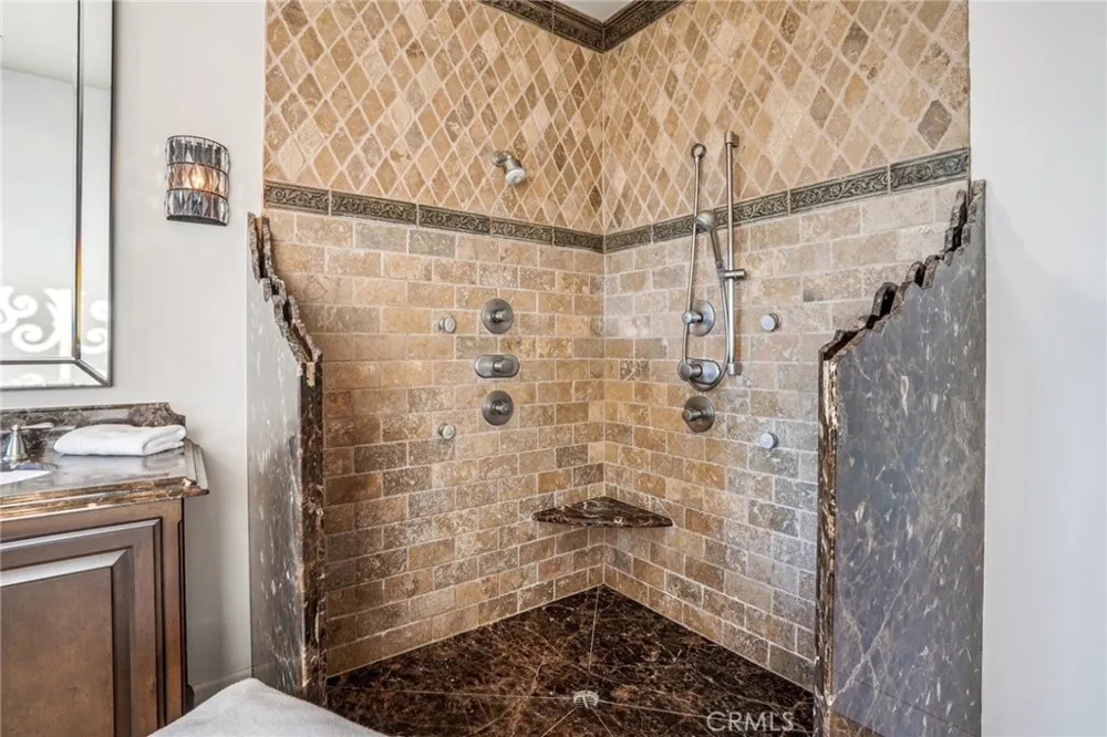 215 S Poinsettia Manhattan Beach, CA 90266