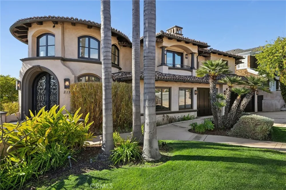 215 S Poinsettia Manhattan Beach, CA 90266