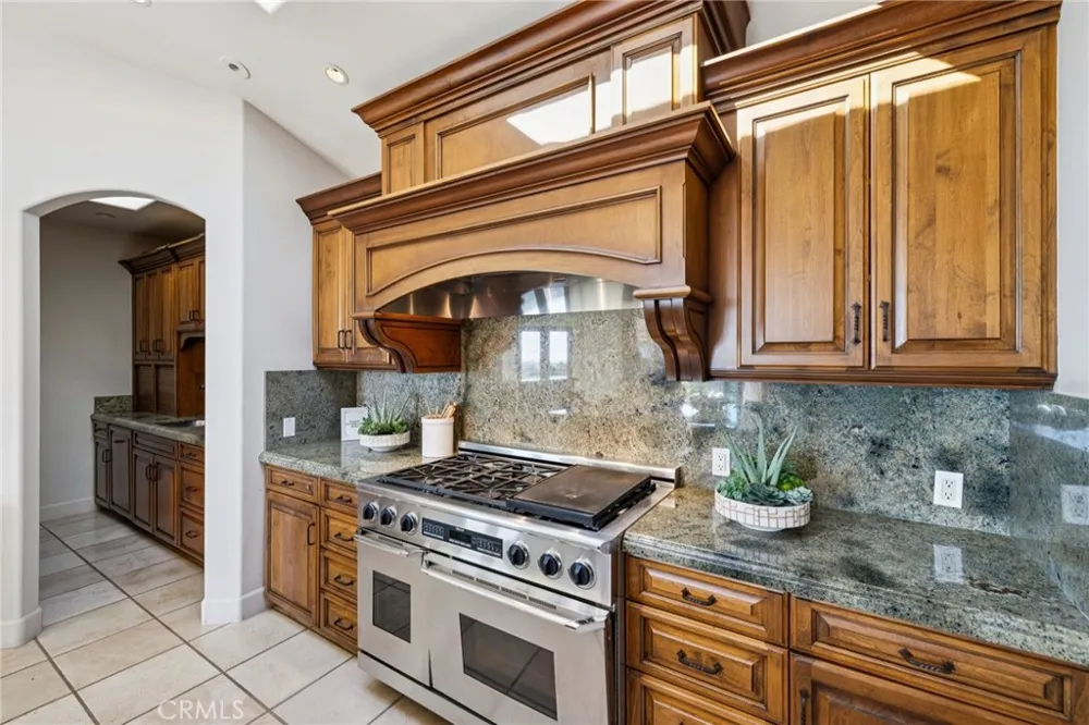 215 S Poinsettia Manhattan Beach, CA 90266