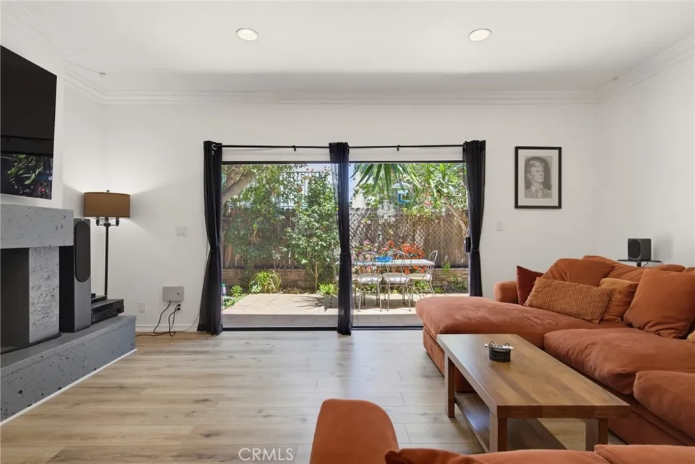 1850 Midvale Avenue #13 Los Angeles, CA 90025
