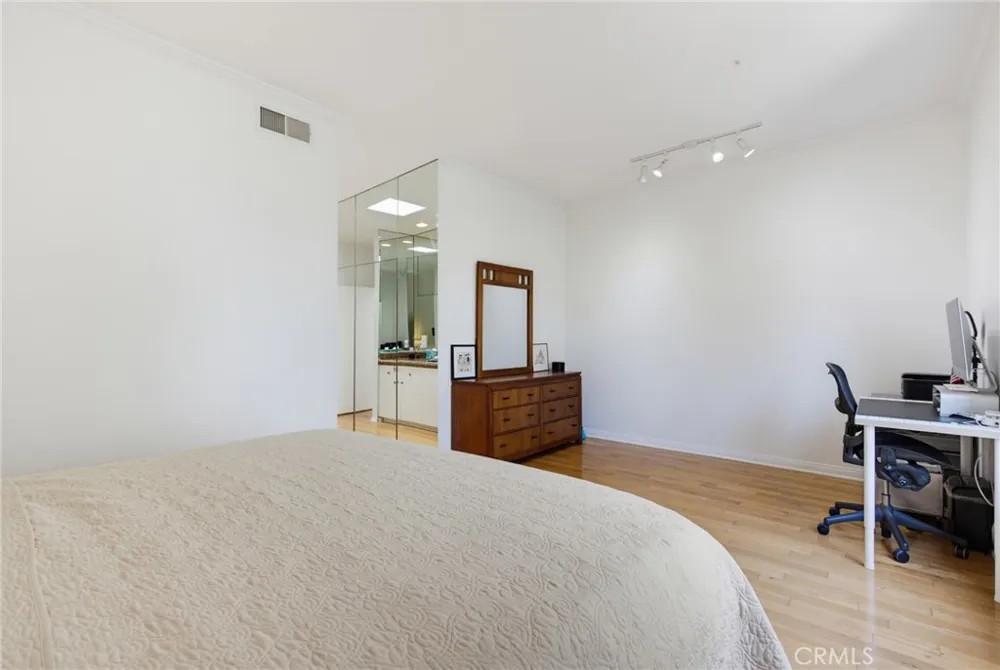 1850 Midvale Avenue #13 Los Angeles, CA 90025