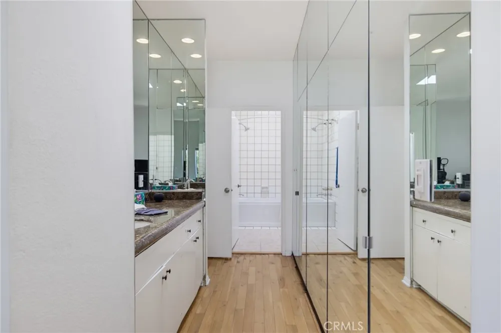 1850 Midvale Avenue #13 Los Angeles, CA 90025