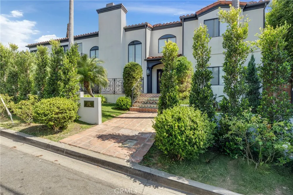 620 9th St Manhattan Beach, CA 90266