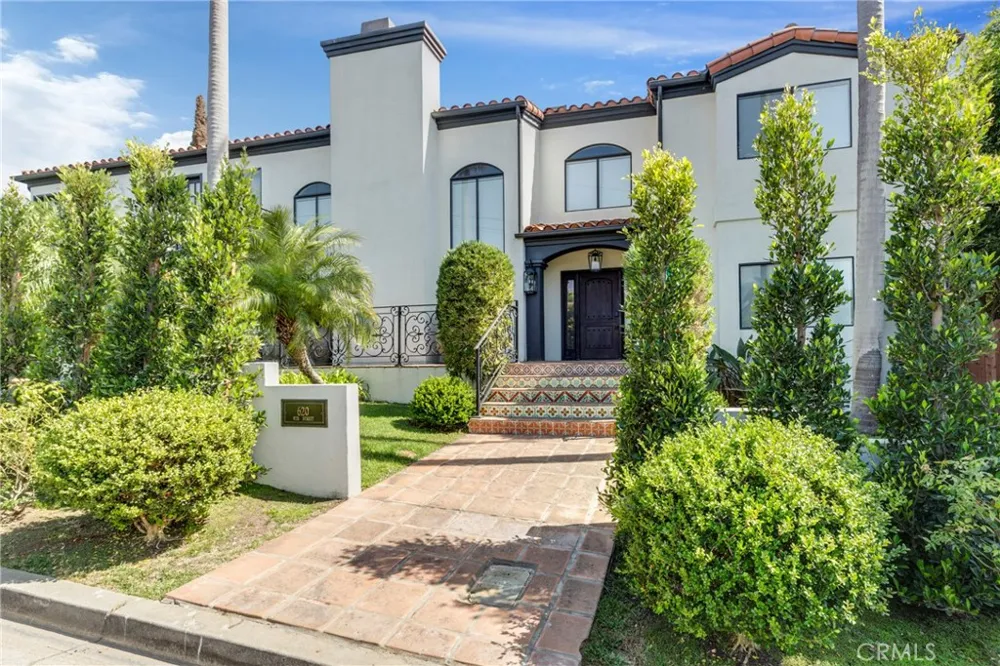 620 9th St Manhattan Beach, CA 90266