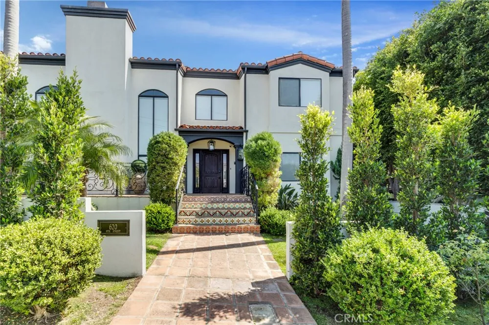 620 9th St Manhattan Beach, CA 90266