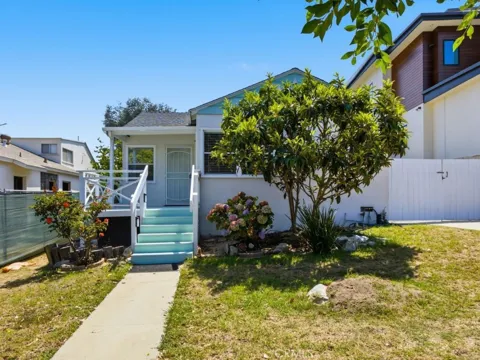 422 S Juanita Avenue