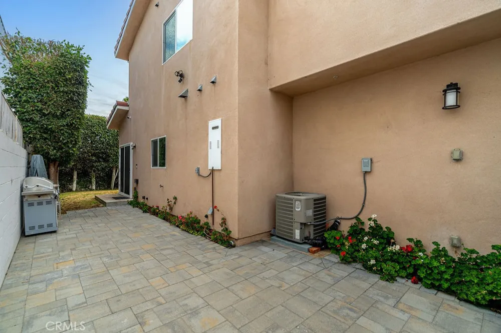 24842 Frampton Avenue Harbor City, CA 90710