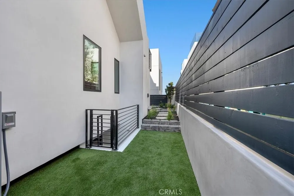 947 7th Street Hermosa Beach, CA 90254