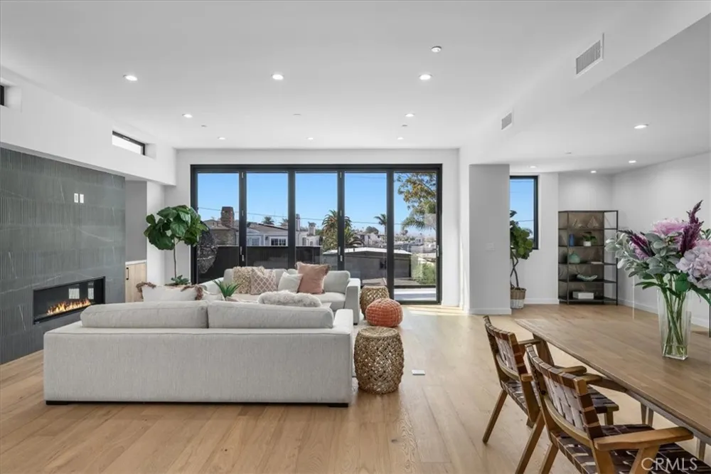 947 7th Street Hermosa Beach, CA 90254