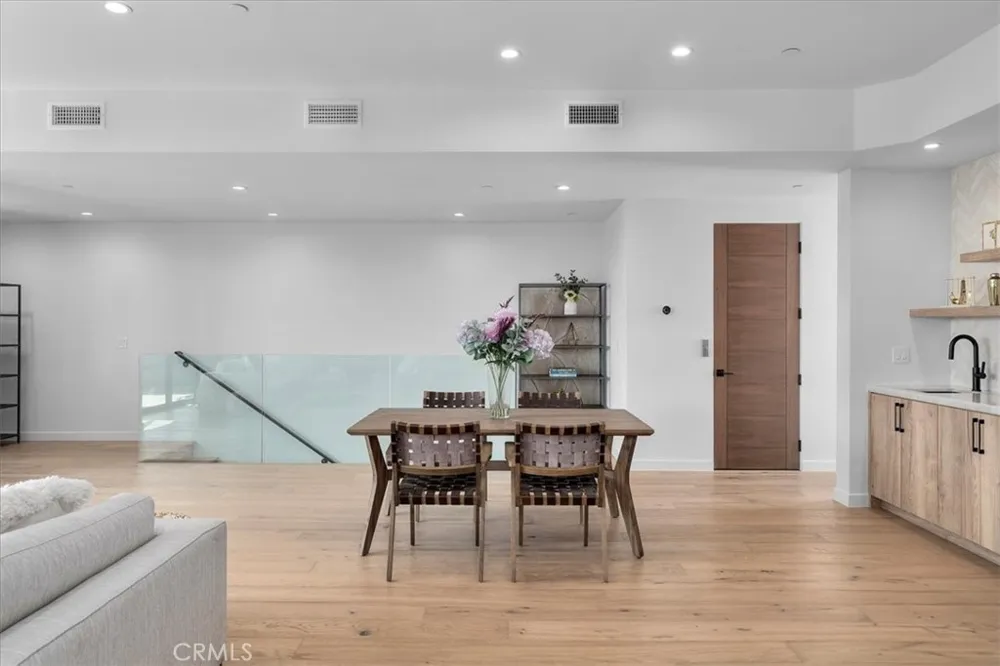 947 7th Street Hermosa Beach, CA 90254
