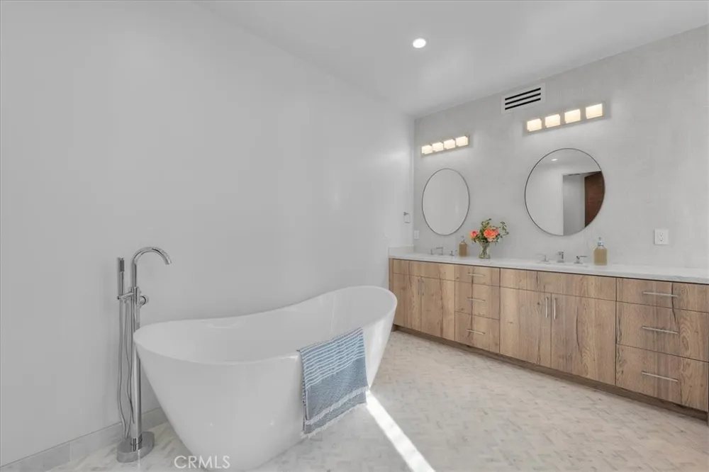 947 7th Street Hermosa Beach, CA 90254