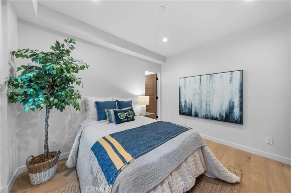 947 7th Street Hermosa Beach, CA 90254