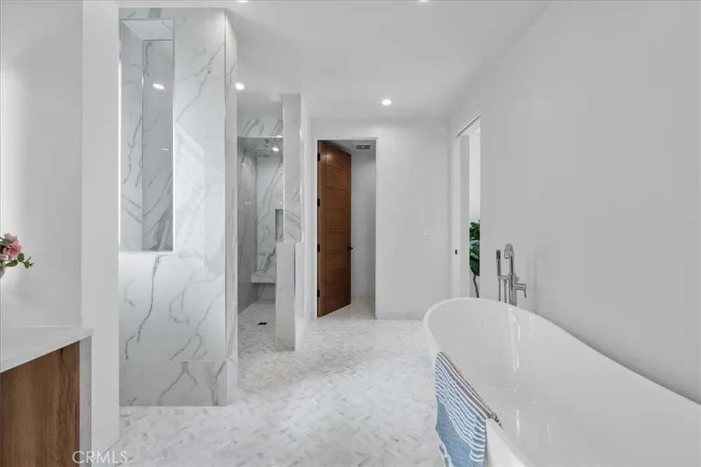 947 7th Street Hermosa Beach, CA 90254