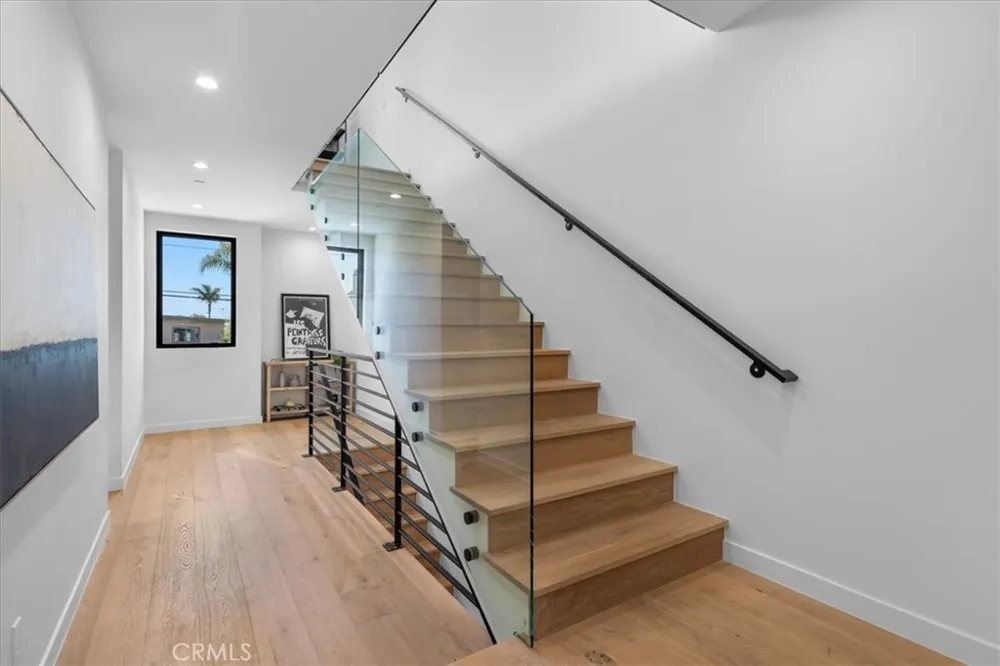 947 7th Street Hermosa Beach, CA 90254