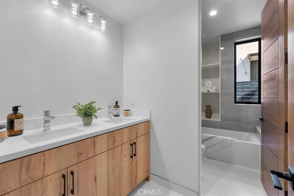 947 7th Street Hermosa Beach, CA 90254