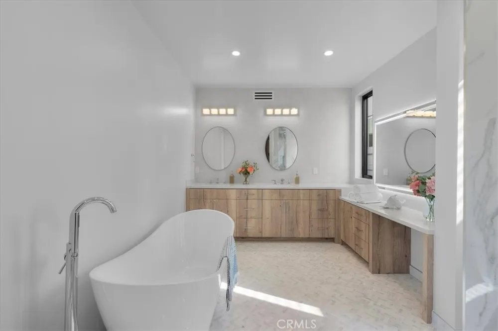 947 7th Street Hermosa Beach, CA 90254