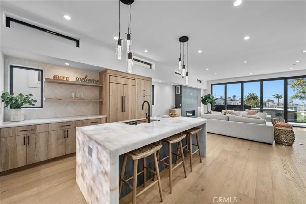 947 7th Street Hermosa Beach, CA 90254