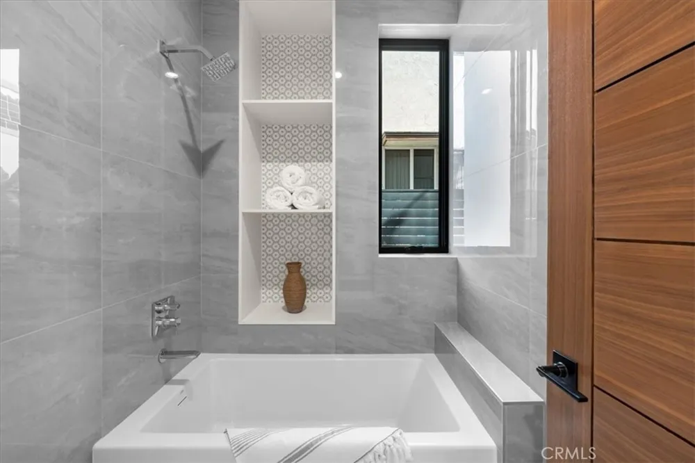 947 7th Street Hermosa Beach, CA 90254
