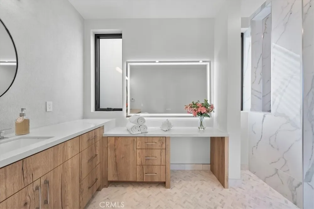 947 7th Street Hermosa Beach, CA 90254
