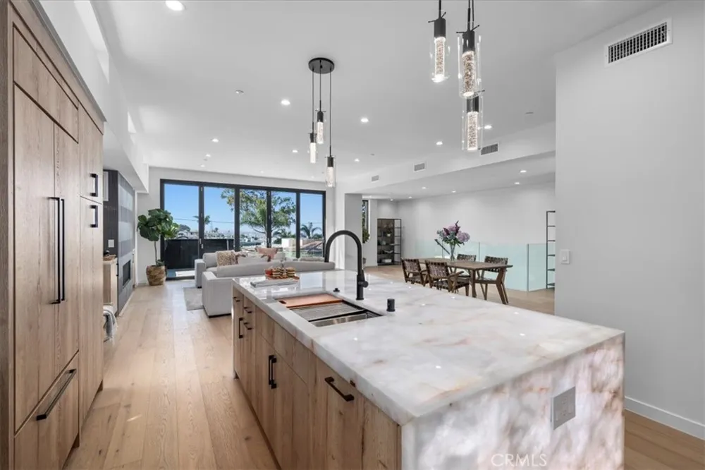947 7th Street Hermosa Beach, CA 90254