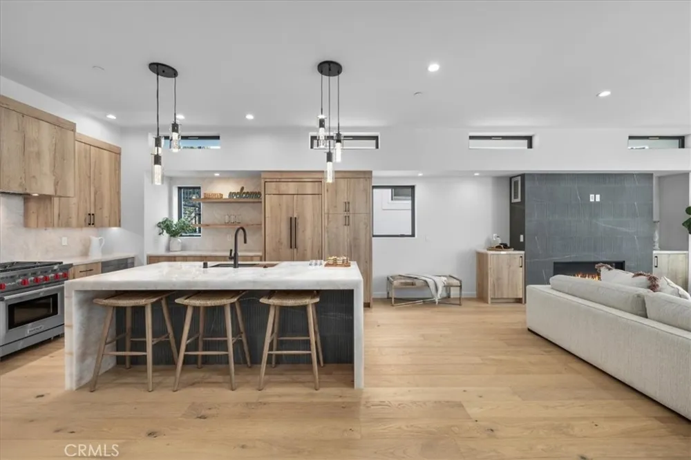 947 7th Street Hermosa Beach, CA 90254