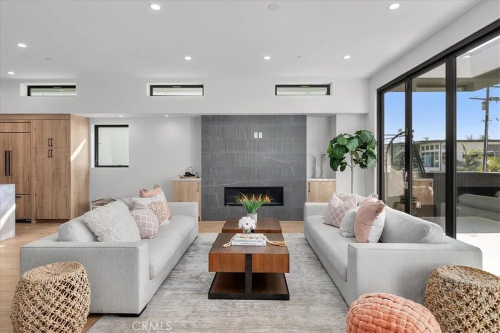 947 7th Street Hermosa Beach, CA 90254