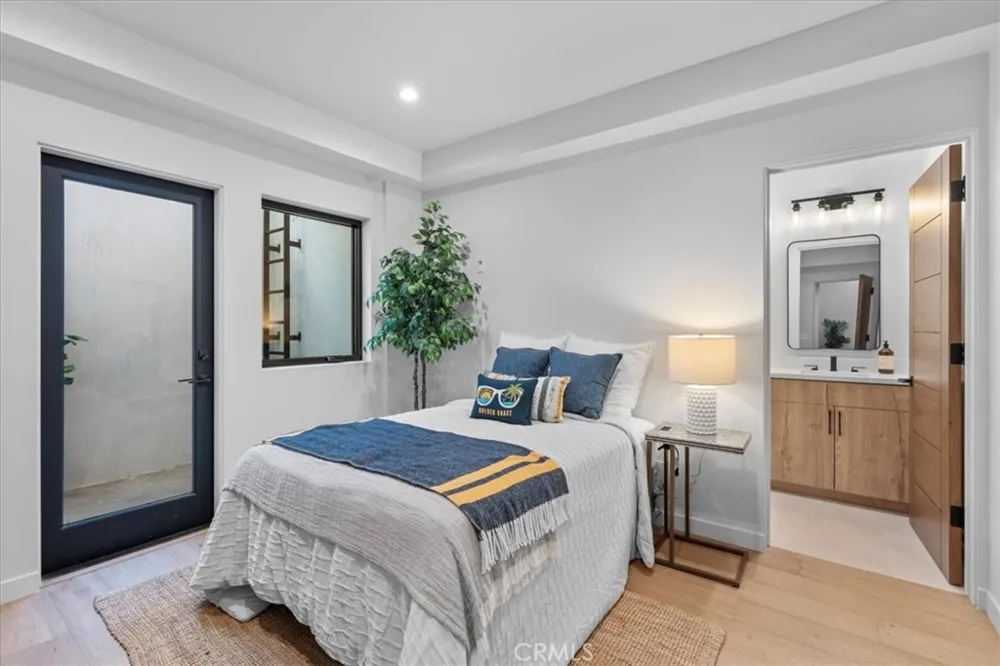 947 7th Street Hermosa Beach, CA 90254
