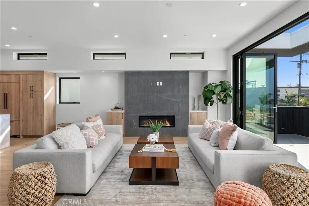 947 7th Street Hermosa Beach, CA 90254
