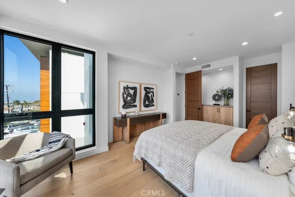 947 7th Street Hermosa Beach, CA 90254