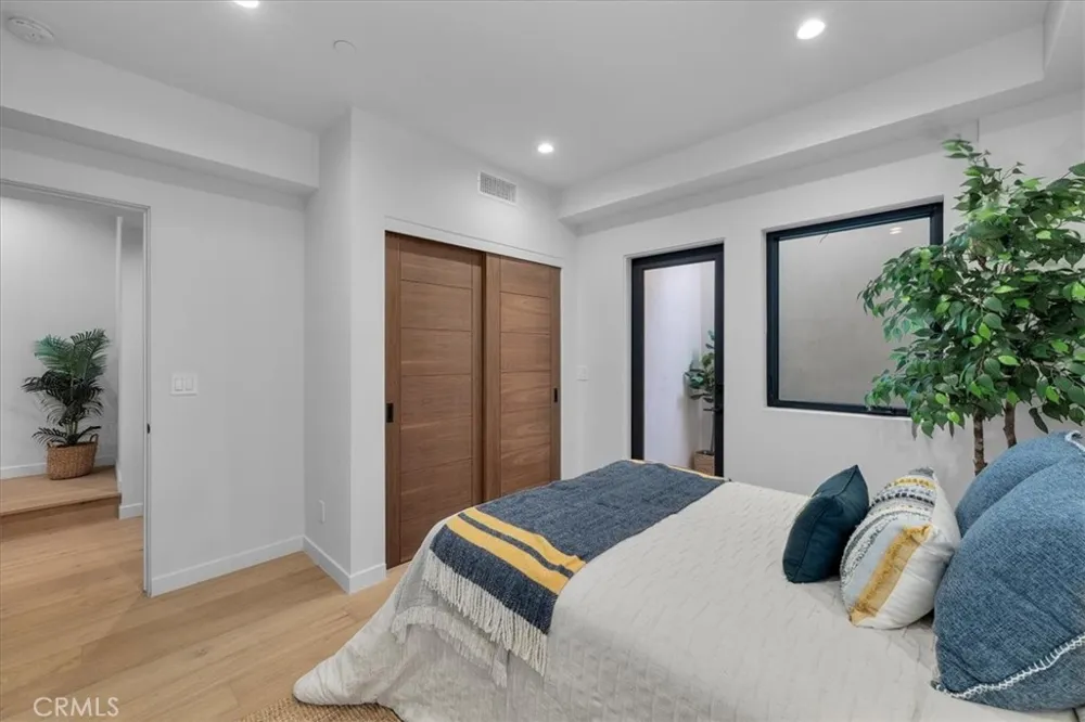 947 7th Street Hermosa Beach, CA 90254